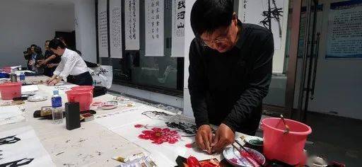 興安盟文聯(lián)“雙十百千”文藝志愿服務(wù) 以多彩創(chuàng)作點亮群眾生活